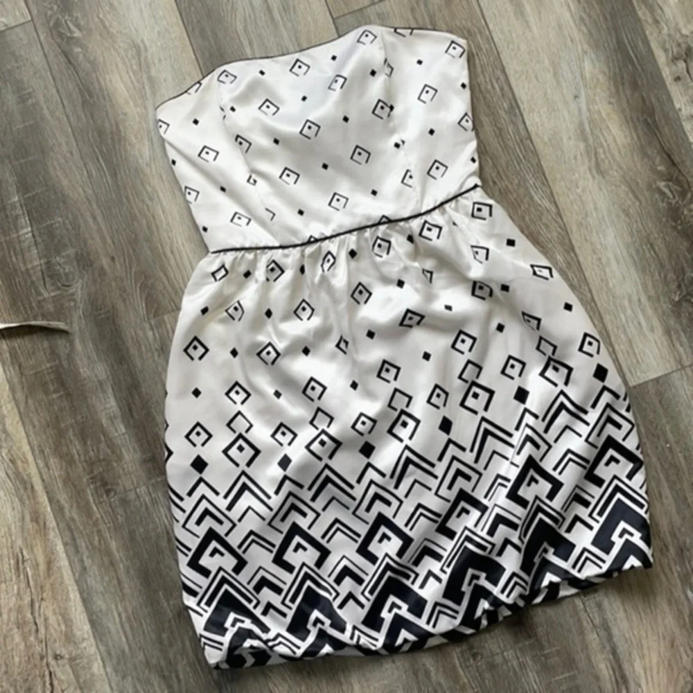 White house black market dress 6 white & black cocktail